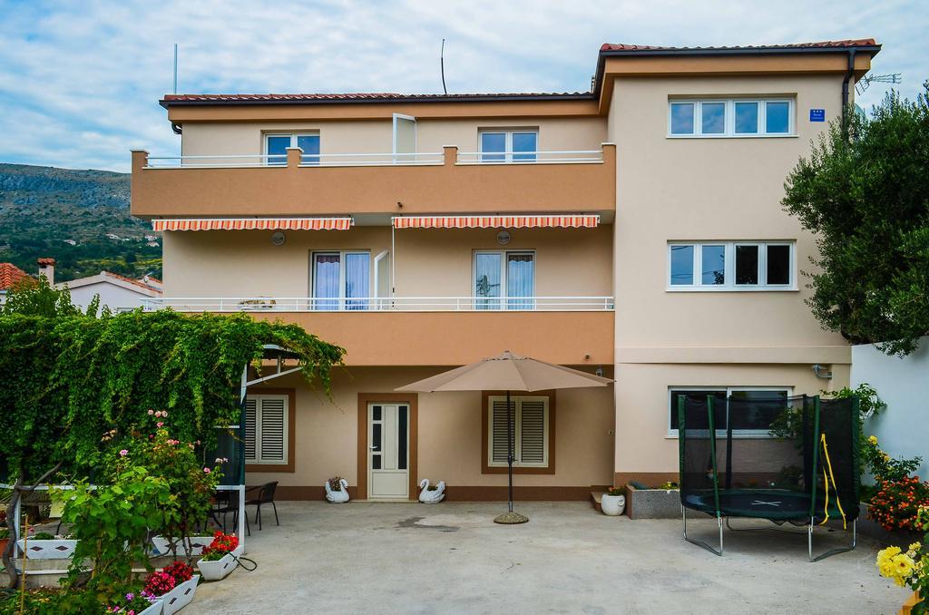 Apartments Intrada Podstrana Esterno foto