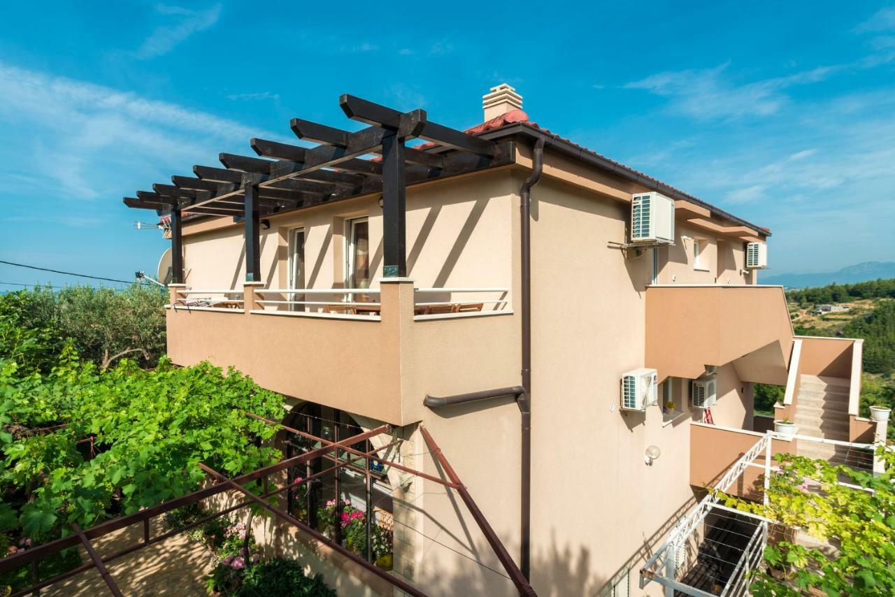 Apartments Intrada Podstrana Esterno foto